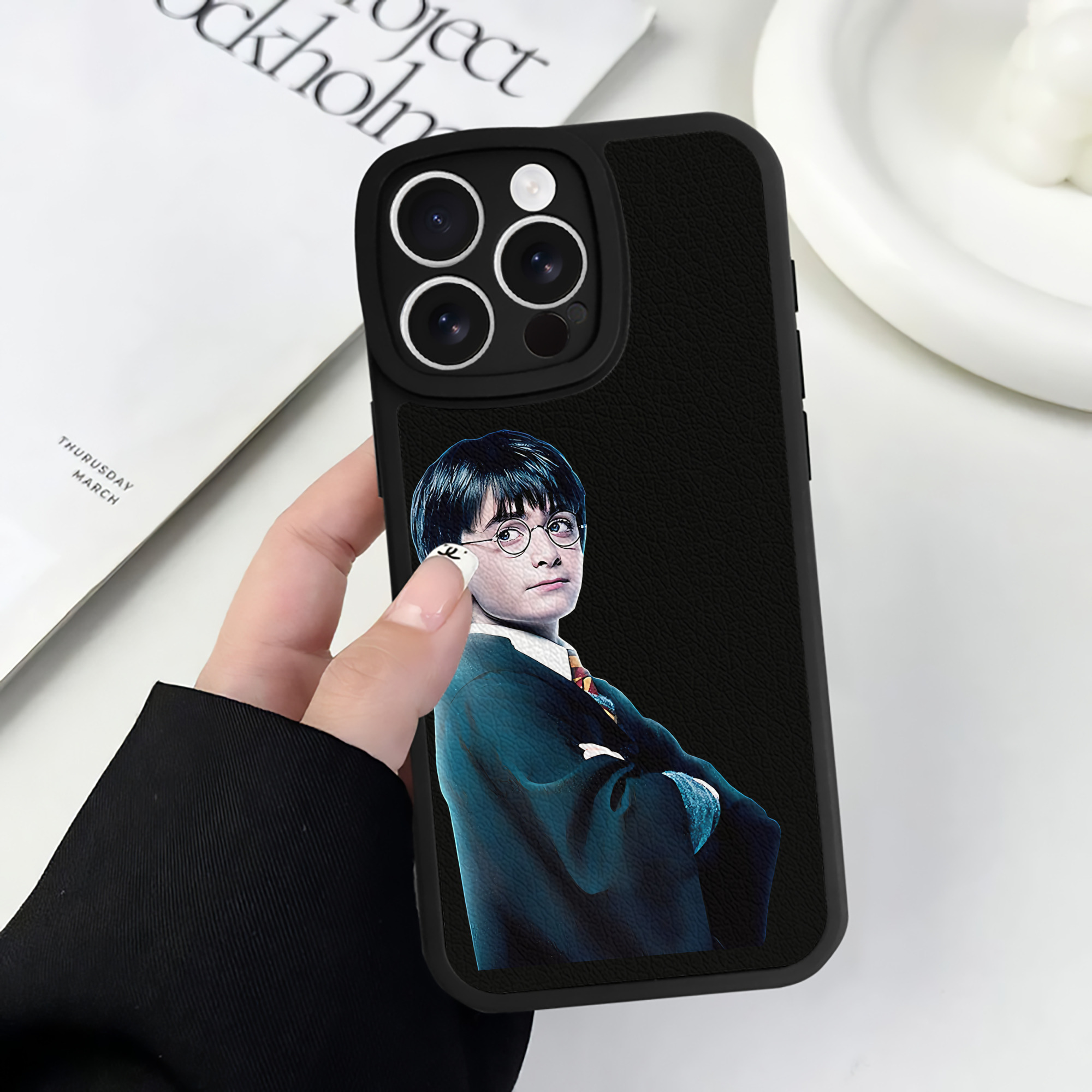 （画像用） Harry Potter ハリー・ポッターシリーズ 【iPhone 16シリーズ対応】シリコンスマホケース（レザー調） 材質：シリコン
